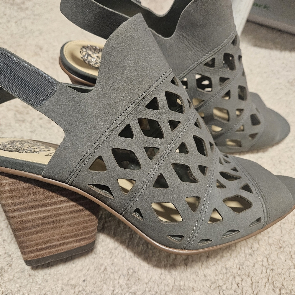 Vince  Camuto Gray heals 9 NIB